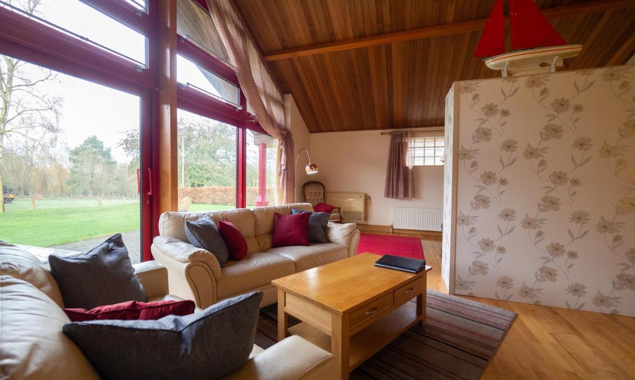 Surlingham Lodge Studio Large Family Cottage NWI Esterno foto